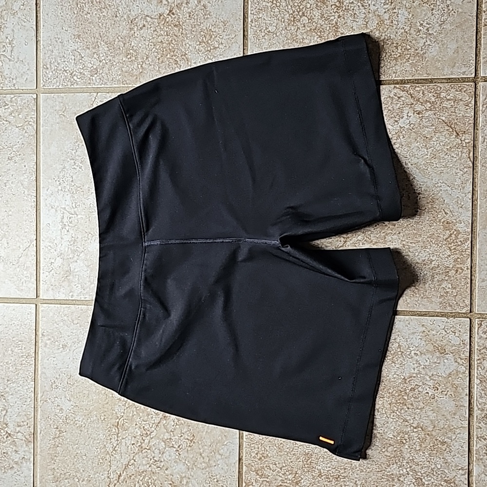 Lucy Tech Shorts - Picture 8 of 9